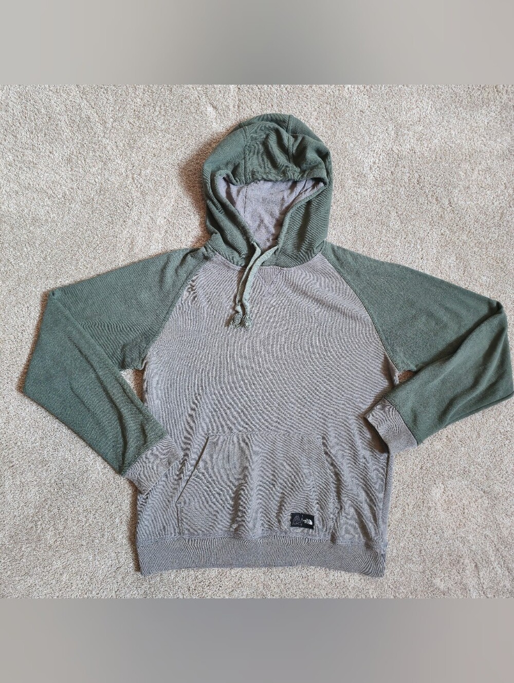 Two-tone gray and olive green pullover hoodie North Face Medium